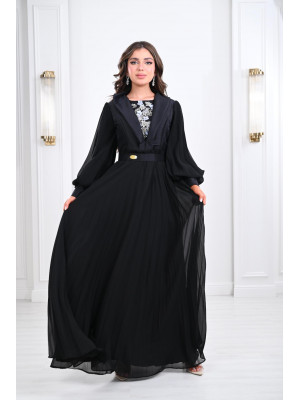 Long distinctive dress 