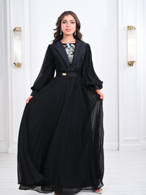 Long distinctive dress 