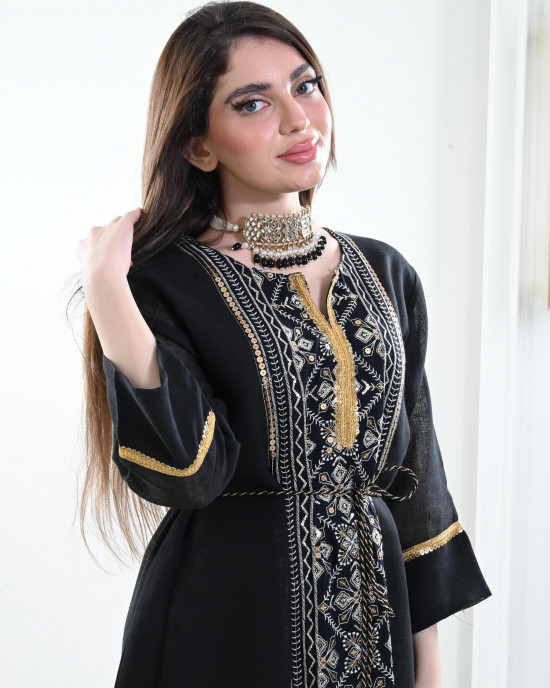 Jalabiya with a wide and long design