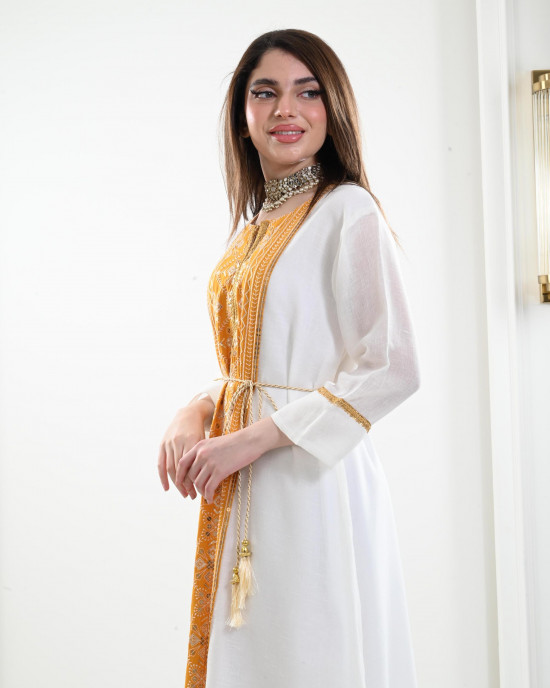 Jalabiya with a wide and long design