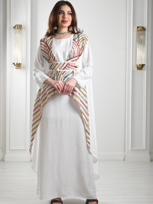 Embroidered galabiya with a modern design 