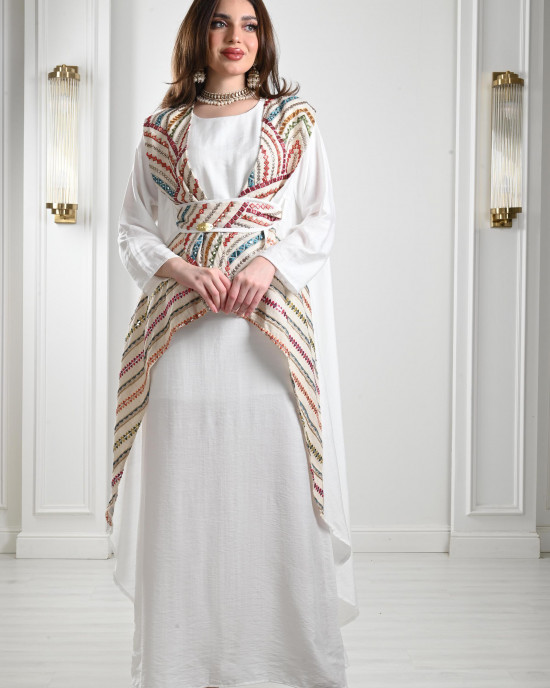 Embroidered galabiya with a modern design 