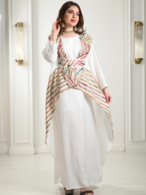 Embroidered galabiya with a modern design 
