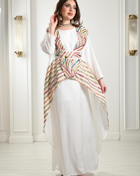 Embroidered galabiya with a modern design 