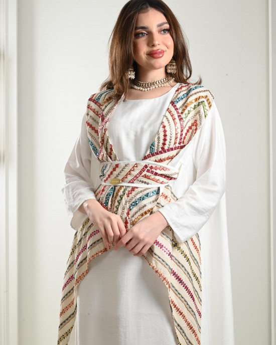 Embroidered galabiya with a modern design 