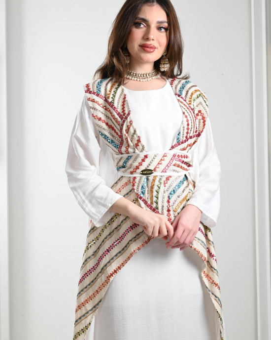 Embroidered galabiya with a modern design 