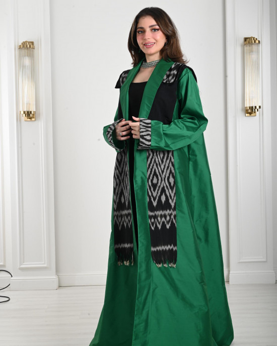 Women's galabiya with sophisticated Moroccan design