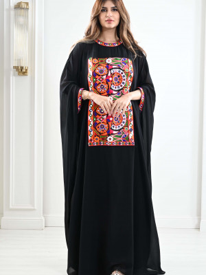 Wide and loose galabiya