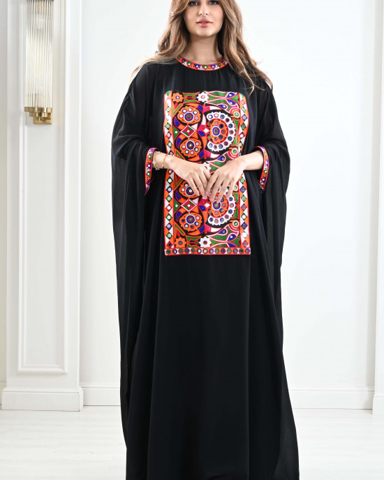 Wide and loose galabiya