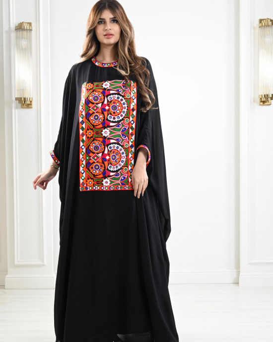 Wide and loose galabiya