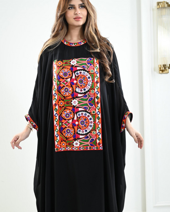 Wide and loose galabiya